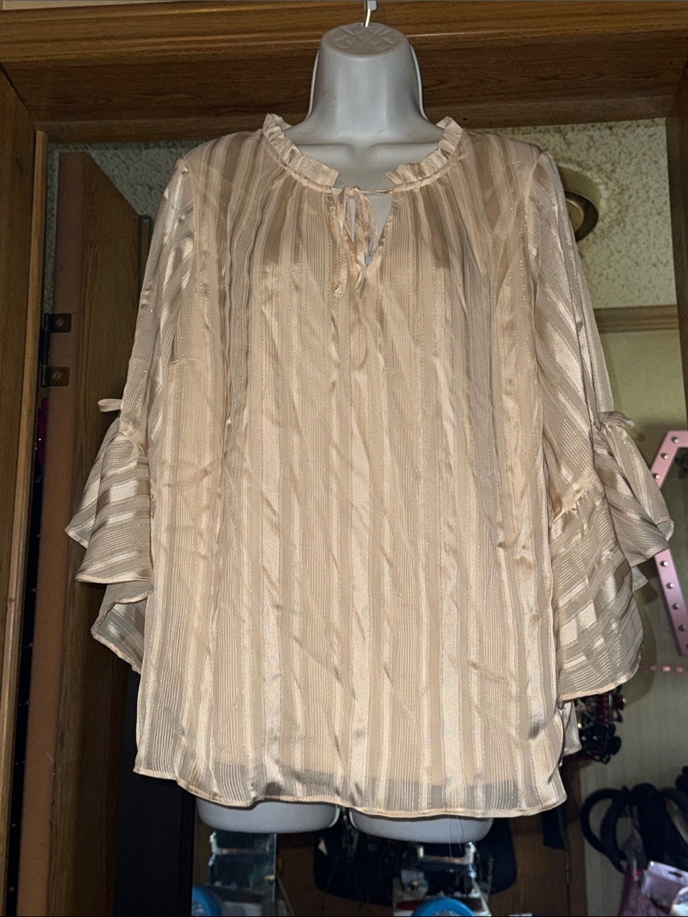 LC Lauren Conrad 3/4 Flutter Sleeve Beige Top! (Like New)